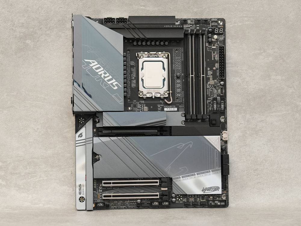 技嘉 Z890 AORUS MASTER 主机板开箱+Intel Core Ultra 9 285K评测分享：超多DIY友善设计且用料扎实效能突出！