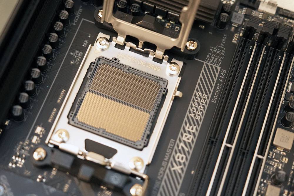 技嘉 X870E AORUS MASTER 主机板开箱评测分享：给你最强战斗力的 AMD 平台