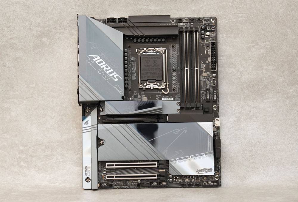 技嘉 Z890 AORUS MASTER 主机板开箱+Intel Core Ultra 9 285K评测分享：超多DIY友善设计且用料扎实效能突出！