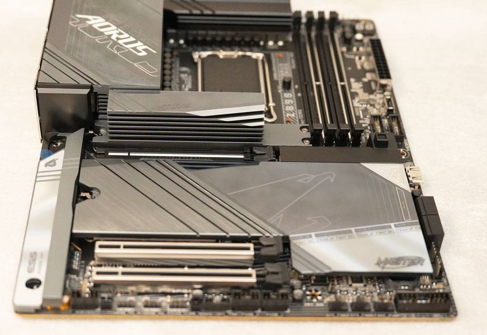 技嘉 Z890 AORUS MASTER 主机板开箱+Intel Core Ultra 9 285K评测分享：超多DIY友善设计且用料扎实效能突出！